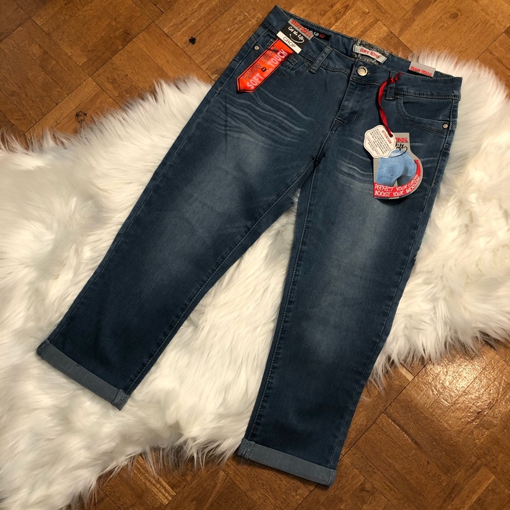 NWT Hot Kiss Cuffed Capris 💋